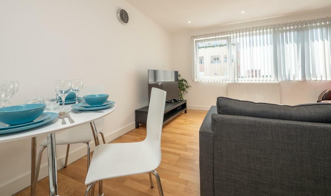 Easystay Slough Central Free Parking Екстериор снимка